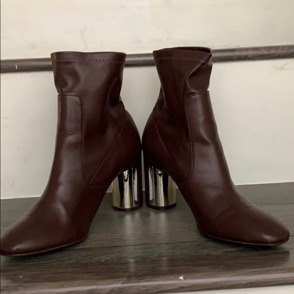 Heeled leather like ankle booties